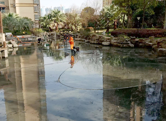 玉龙景观池淤泥清理