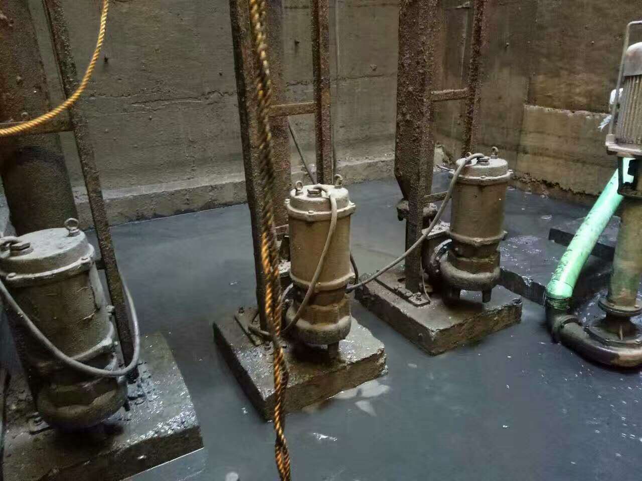 玉龙污水池清理