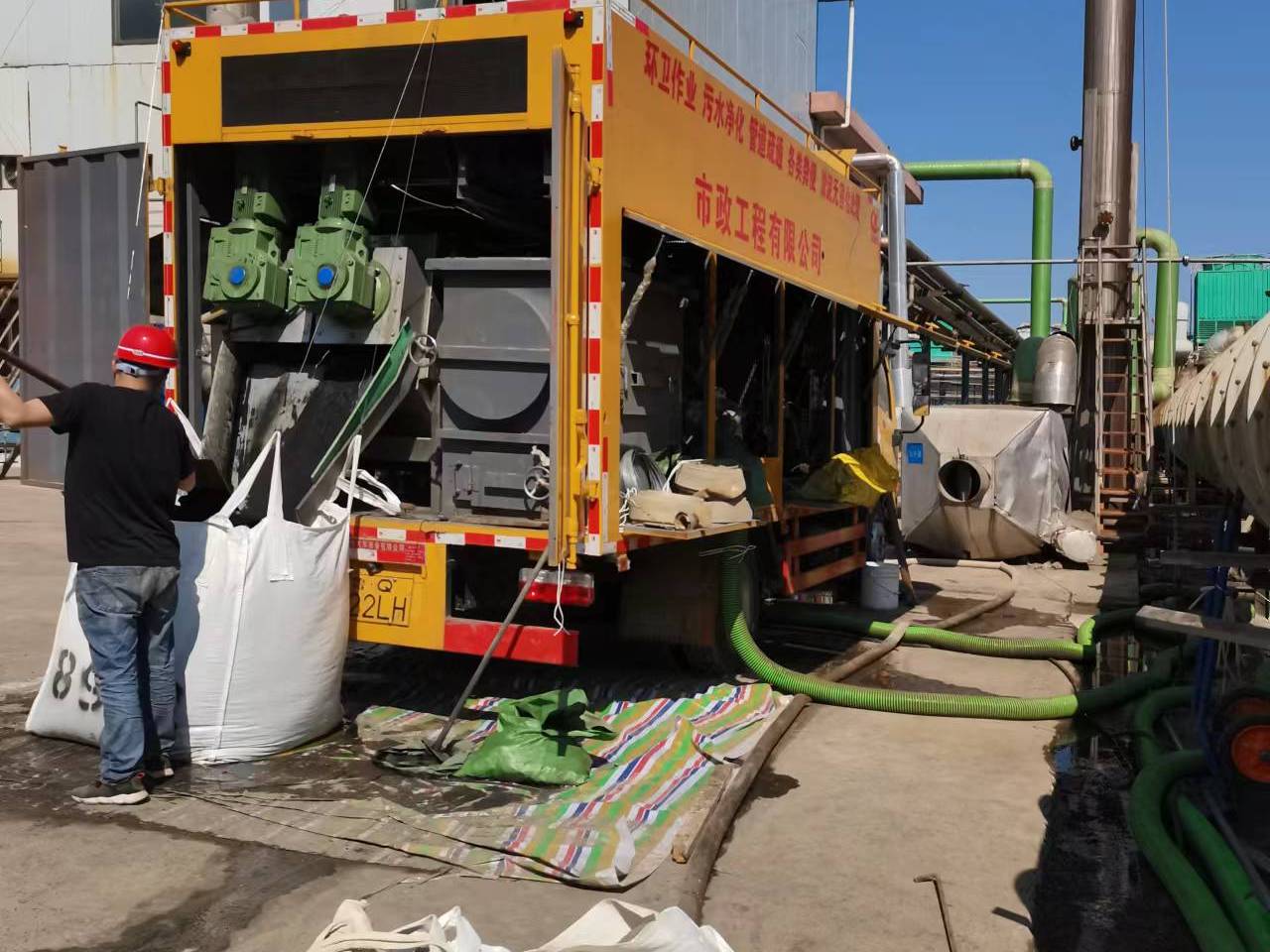 玉龙淤泥压干处理